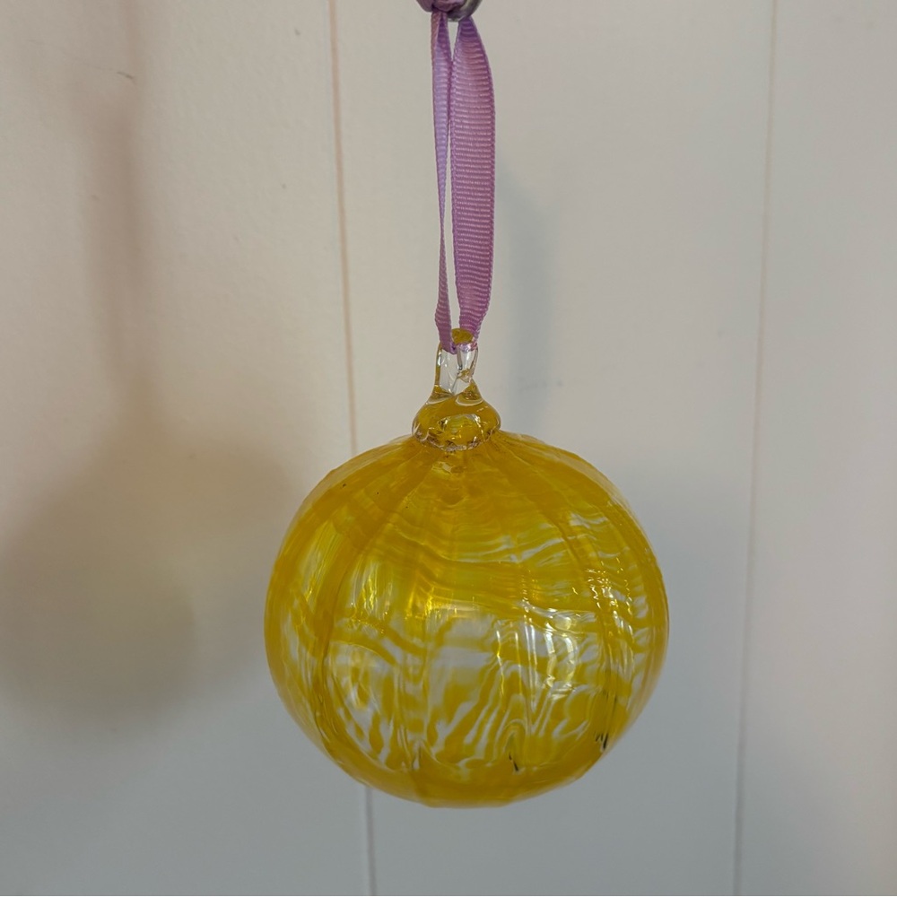 🌸Handmade Glass Bulb - Yellow/Clear Swirl Pattern
